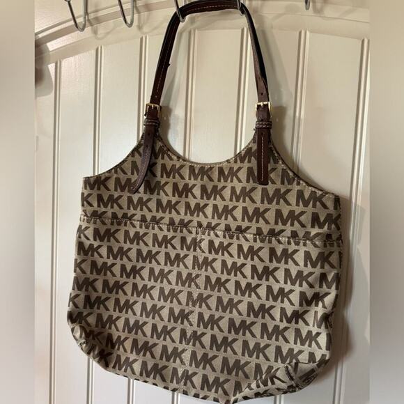 MICHAEL KORS🌟 Signature MK Logo Shoulder Bag with Golf Buckled Straps - Picture 10 of 12
